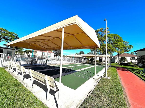 301 Knotty Pine Circle B1, Greenacres FL 33463