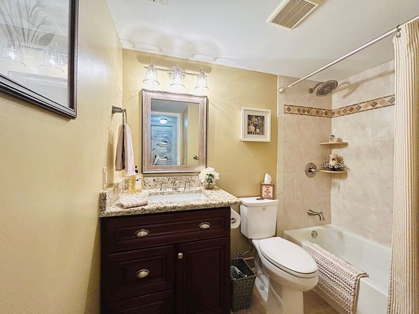 301 Knotty Pine Circle B1, Greenacres FL 33463