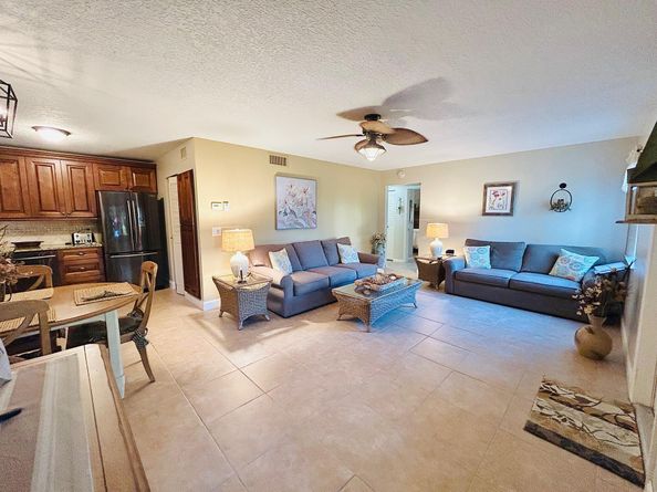 301 Knotty Pine Circle B1, Greenacres FL 33463