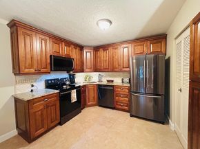 301 Knotty Pine Circle B1, Greenacres FL 33463