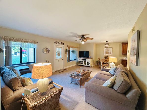 301 Knotty Pine Circle B1, Greenacres FL 33463