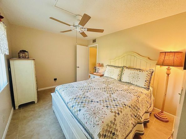 301 Knotty Pine Circle B1, Greenacres FL 33463