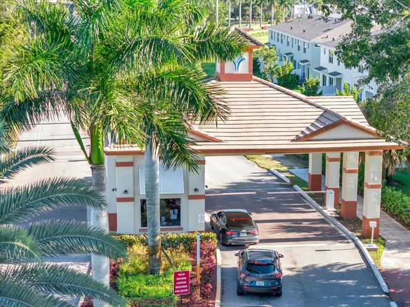 4246 Lagoon Shore Drive, Lake Worth FL 33467