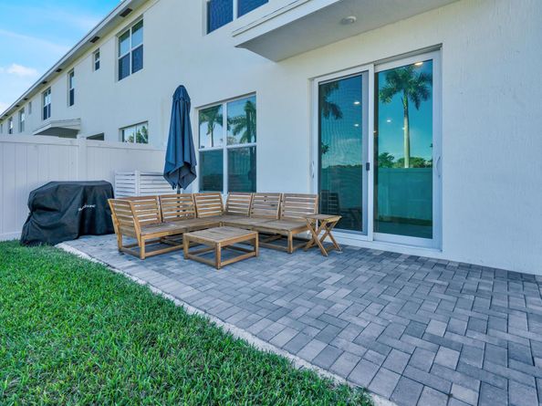 4246 Lagoon Shore Drive, Lake Worth FL 33467