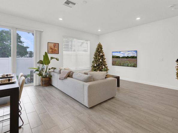 4246 Lagoon Shore Drive, Lake Worth FL 33467