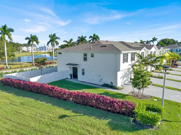 4246 Lagoon Shore Drive, Lake Worth FL 33467