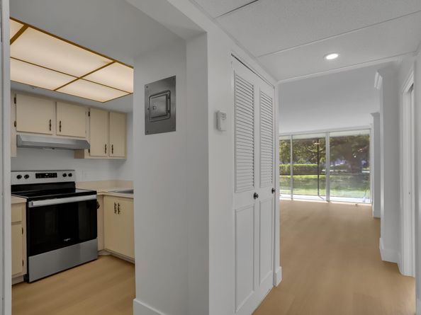 103 Royal Park Drive 1d, Oakland Park FL 33309