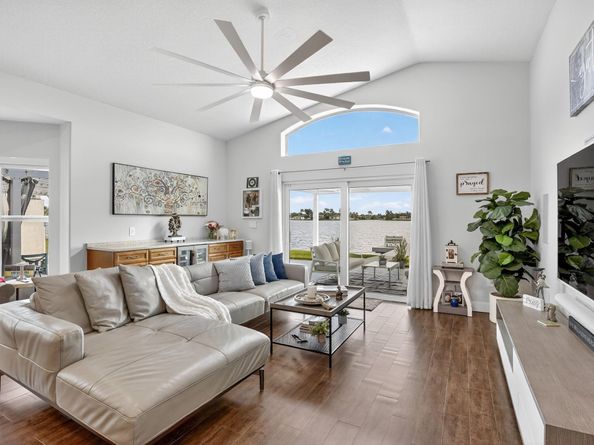 18728 NW 24th Ct, Pembroke Pines FL 33029