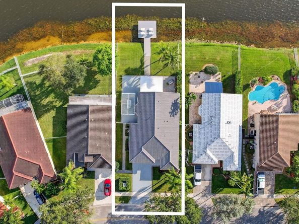 18728 NW 24th Ct, Pembroke Pines FL 33029