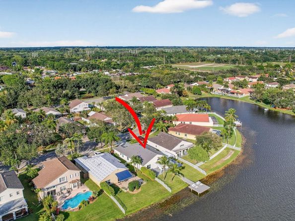 18728 NW 24th Ct, Pembroke Pines FL 33029