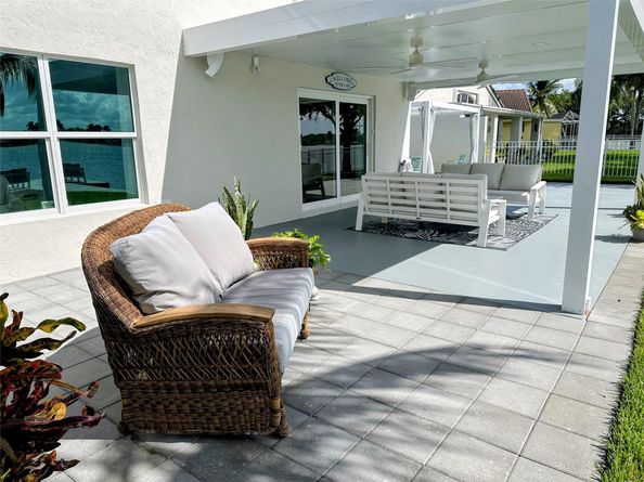 18728 NW 24th Ct, Pembroke Pines FL 33029