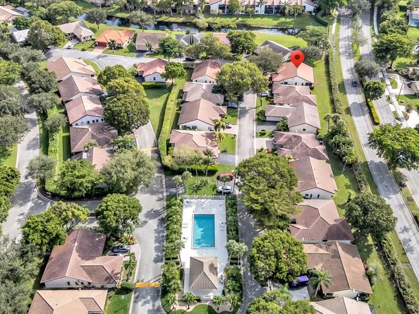 10940 Cypress Run Cir, Coral Springs FL 33071