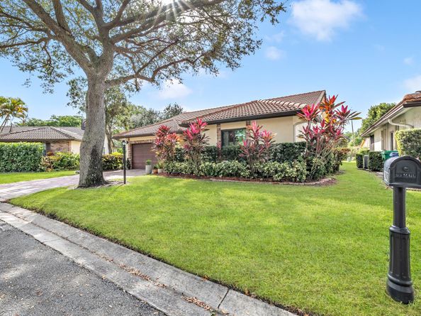 10940 Cypress Run Cir, Coral Springs FL 33071