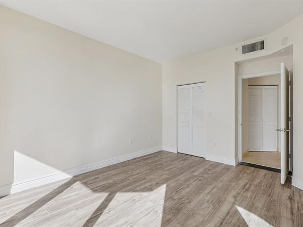 7330 Ocean Terrace LPHC, Miami Beach FL 33141