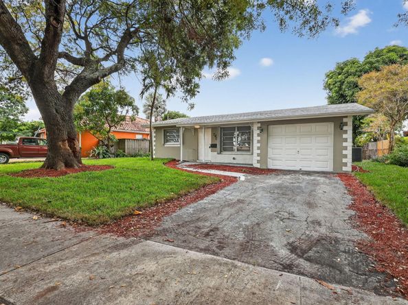 760 SW 64th Way, Pembroke Pines FL 33023