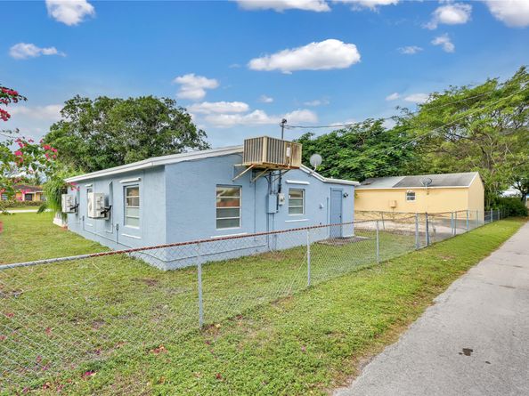 1939 Arthur St, Hollywood FL 33020