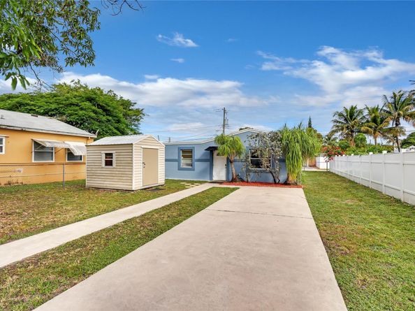 1939 Arthur St, Hollywood FL 33020