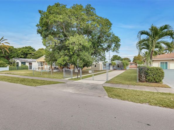 1939 Arthur St, Hollywood FL 33020