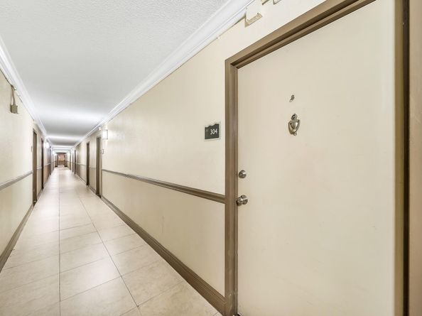 1800 Sans Souci Blvd 304, North Miami FL 33181