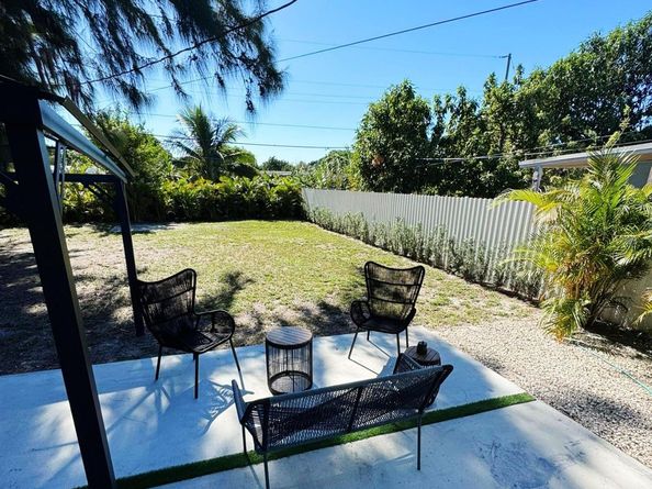 7120 SW 21 St, Miami FL 33155