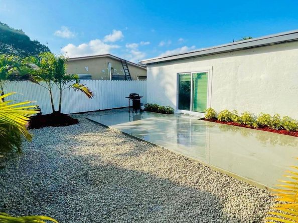 7120 SW 21 St, Miami FL 33155