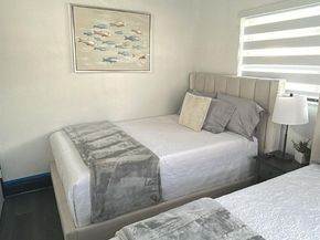 7120 SW 21 St, Miami FL 33155