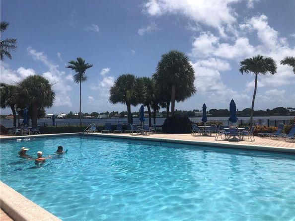 7030 Half Moon Cir 418, Hypoluxo FL 33462