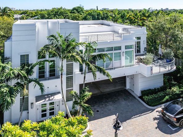 226 Palm Court, Delray Beach FL 33444