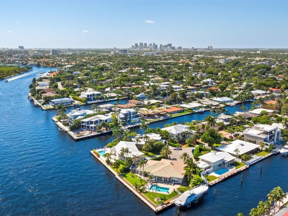 2880 NE 24th Pl, Fort Lauderdale FL 33305