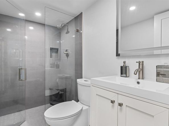 2880 NE 24th Pl, Fort Lauderdale FL 33305