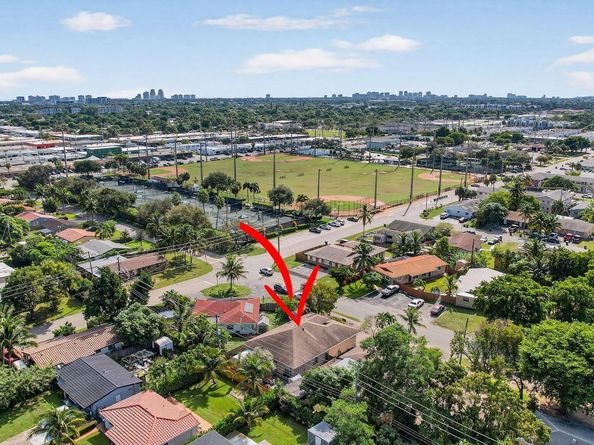 261 NE 41st Street, Oakland Park FL 33334