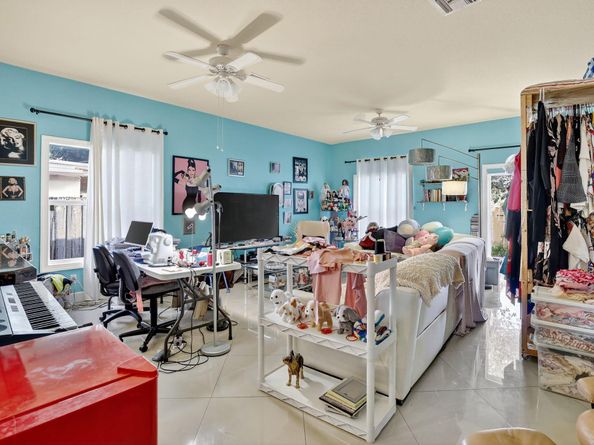 261 NE 41st Street, Oakland Park FL 33334