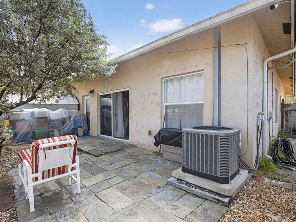 261 NE 41st Street, Oakland Park FL 33334