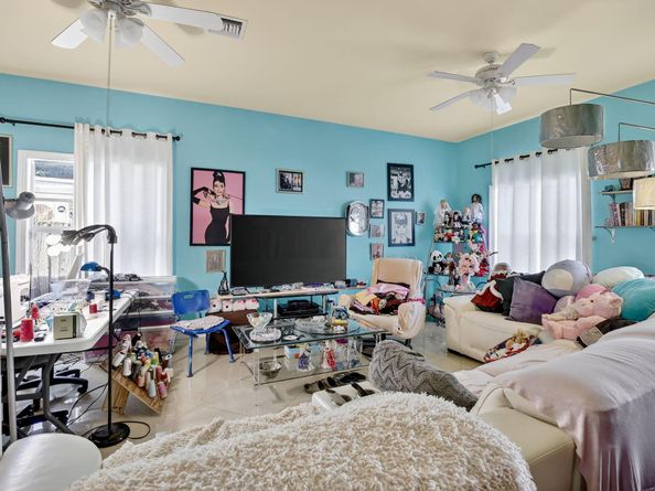 261 NE 41st Street, Oakland Park FL 33334