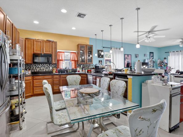 261 NE 41st Street, Oakland Park FL 33334