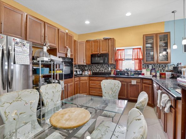 261 NE 41st Street, Oakland Park FL 33334