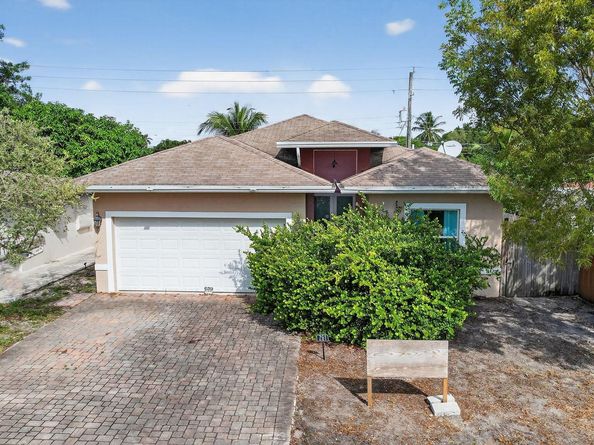 261 NE 41st Street, Oakland Park FL 33334