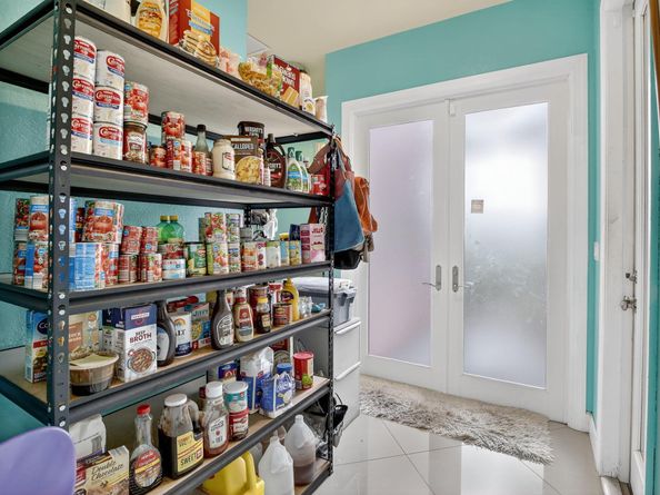 261 NE 41st Street, Oakland Park FL 33334