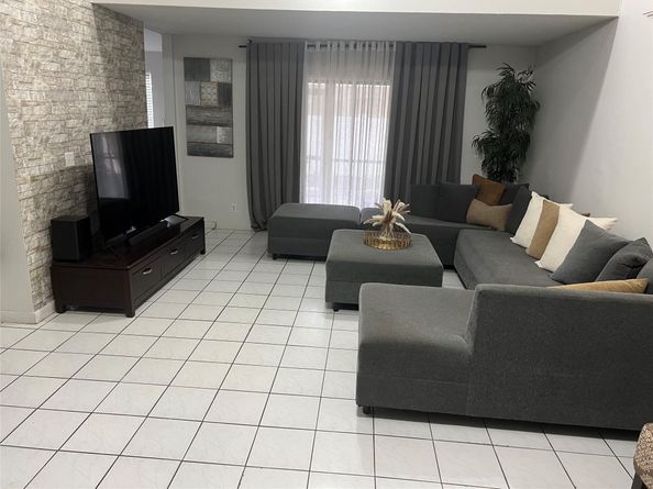 11530-32 NW 43rd St, Coral Springs FL 33065