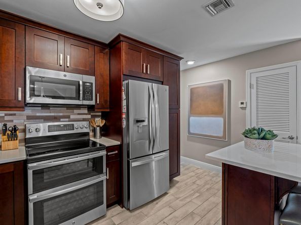 160 Cypress Club Dr 604, Pompano Beach FL 33060