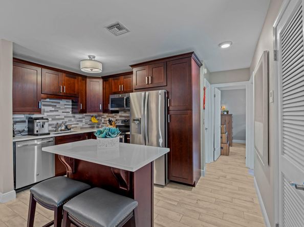 160 Cypress Club Dr 604, Pompano Beach FL 33060