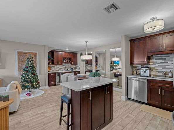 160 Cypress Club Dr 604, Pompano Beach FL 33060