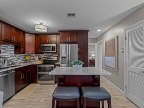 160 Cypress Club Dr 604, Pompano Beach FL 33060