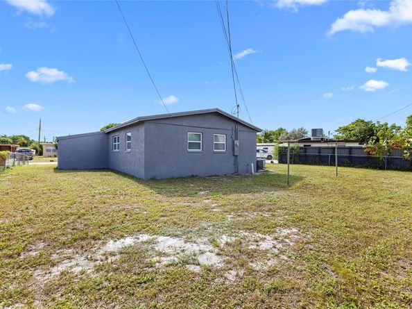 683 NW 21st St, Pompano Beach FL 33060