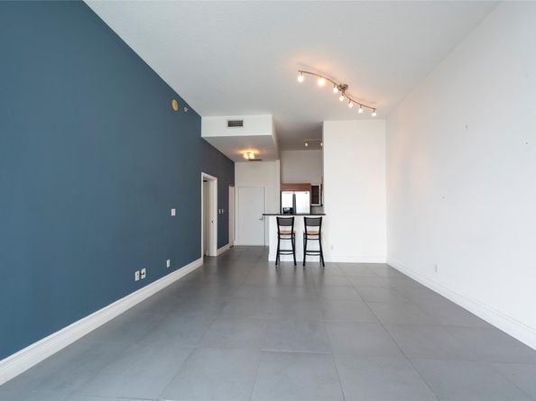 325 S Biscayne Blvd LPH16, Miami FL 33131