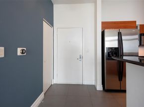 325 S Biscayne Blvd LPH16, Miami FL 33131