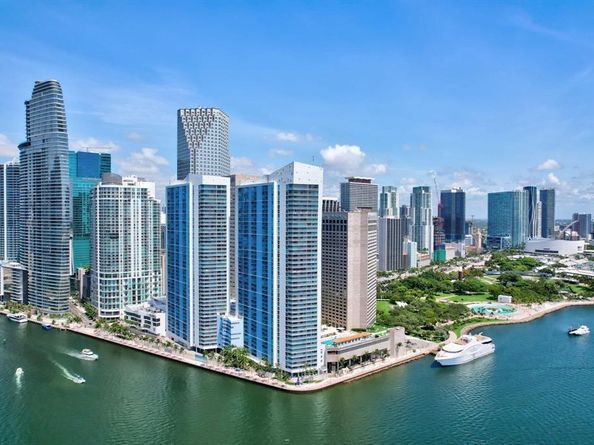 325 S Biscayne Blvd LPH16, Miami FL 33131