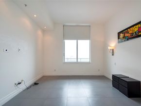 325 S Biscayne Blvd LPH16, Miami FL 33131