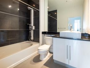 325 S Biscayne Blvd LPH16, Miami FL 33131