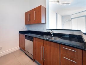 325 S Biscayne Blvd LPH16, Miami FL 33131